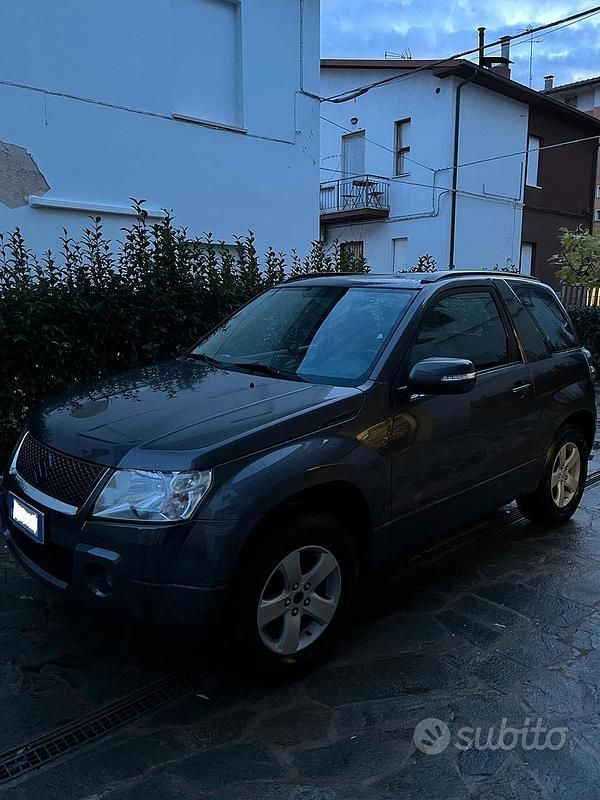 Grigio Usata 2010 Suzuki Grand Vitara SUV | 7000 € (Buon prezzo) - Immagine 1/4