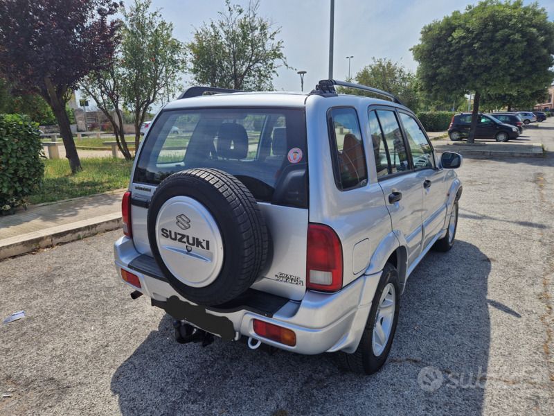Usata Suzuki Vitara 128 CV (94 kW) 2002 Grigio SUV