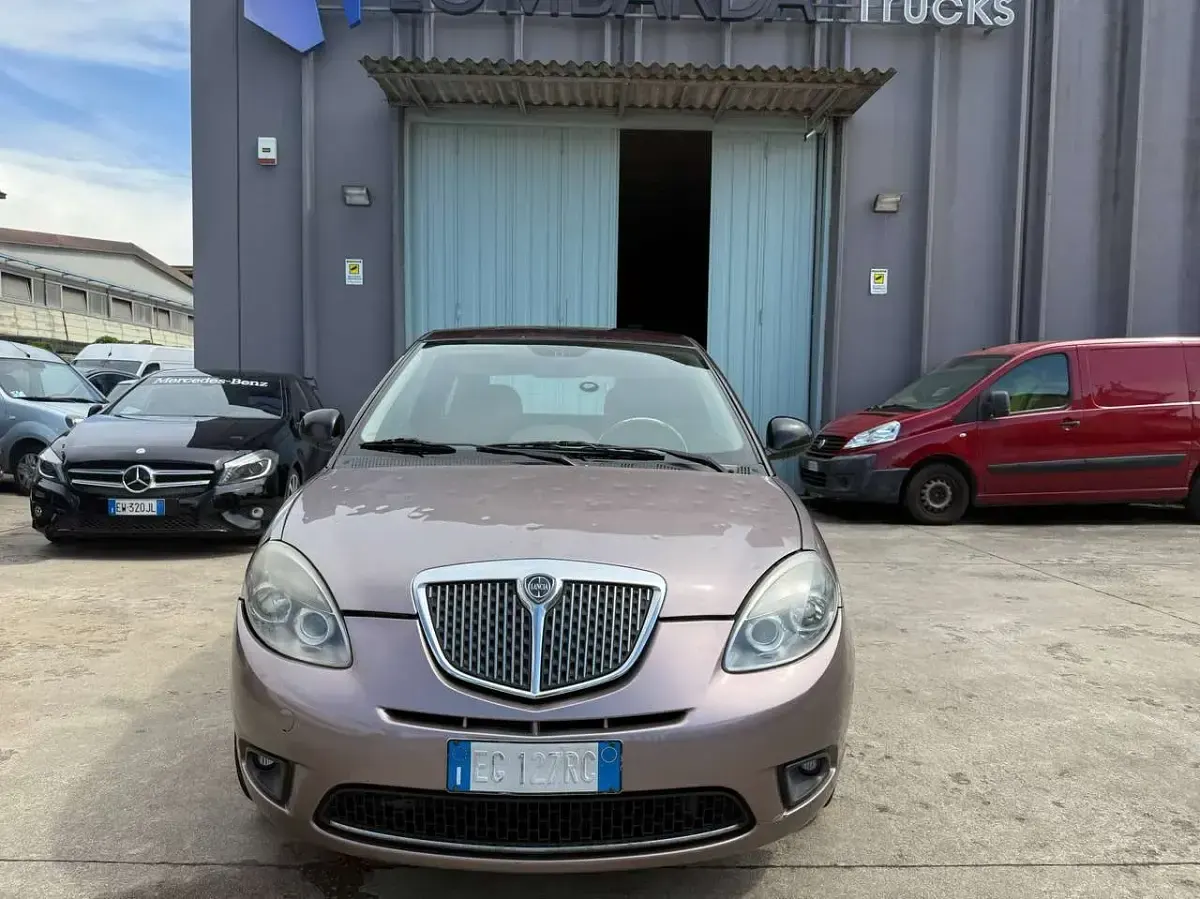 Usata Lancia Ypsilon Platinum 69 CV (50 kW) 2011 Marrone Utilitaria
