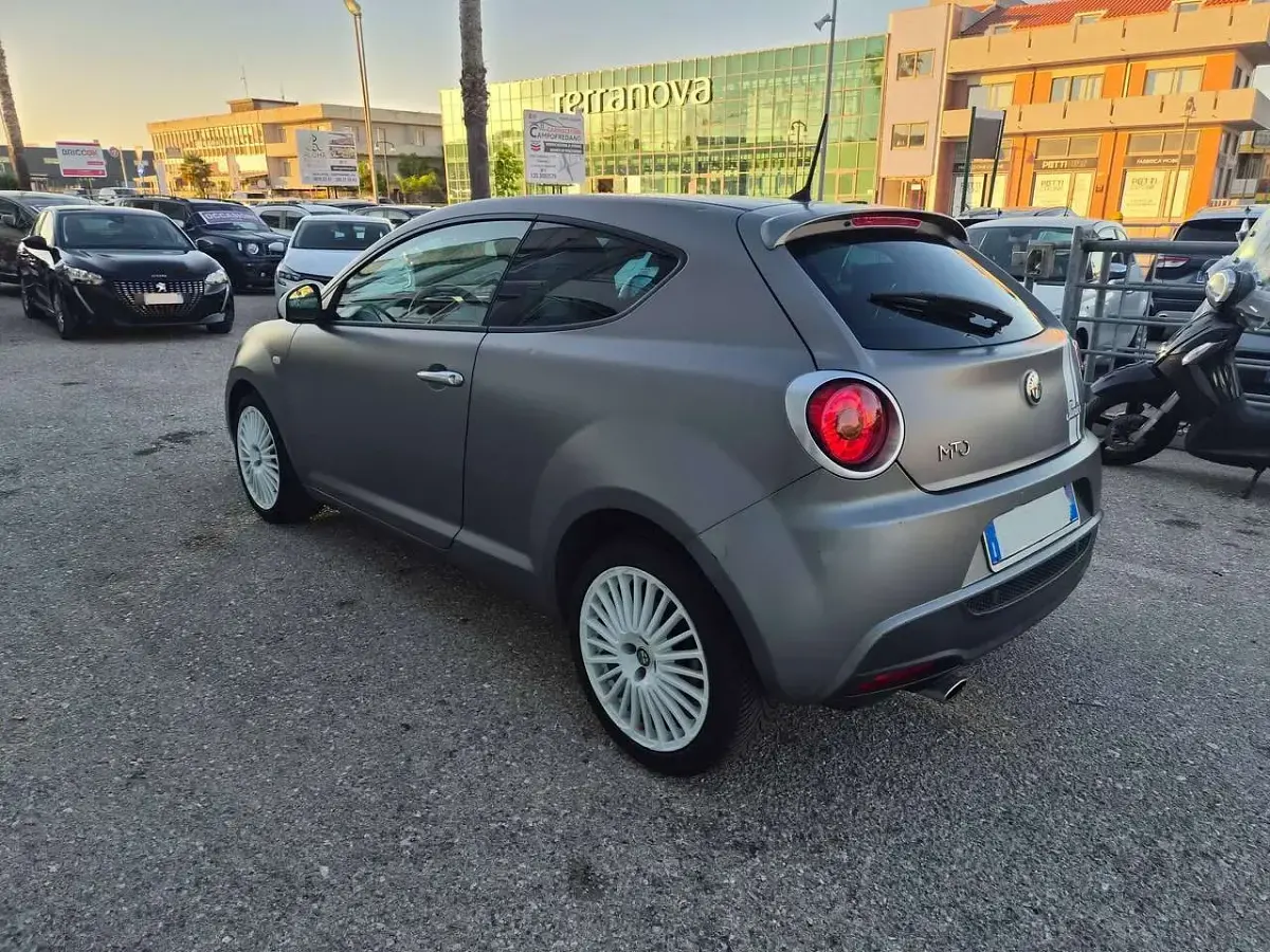 Second-hand Alfa Romeo MiTo 84 CP (61 kW) 2015 Argintiu Hatchback
