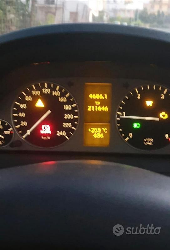 Usata Mercedes B200 140 CV (102 kW) 2008 Blu Monovolume