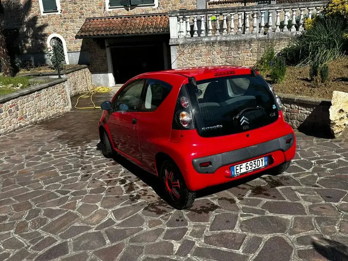 Usata Citroën C1 68 CV (50 kW) 2011 Rosso ferrari Utilitaria