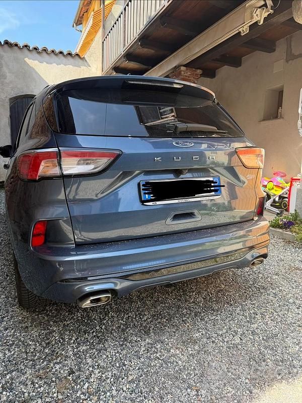 Usata Ford Kuga 120 CV (88 kW) 2022 Blu SUV