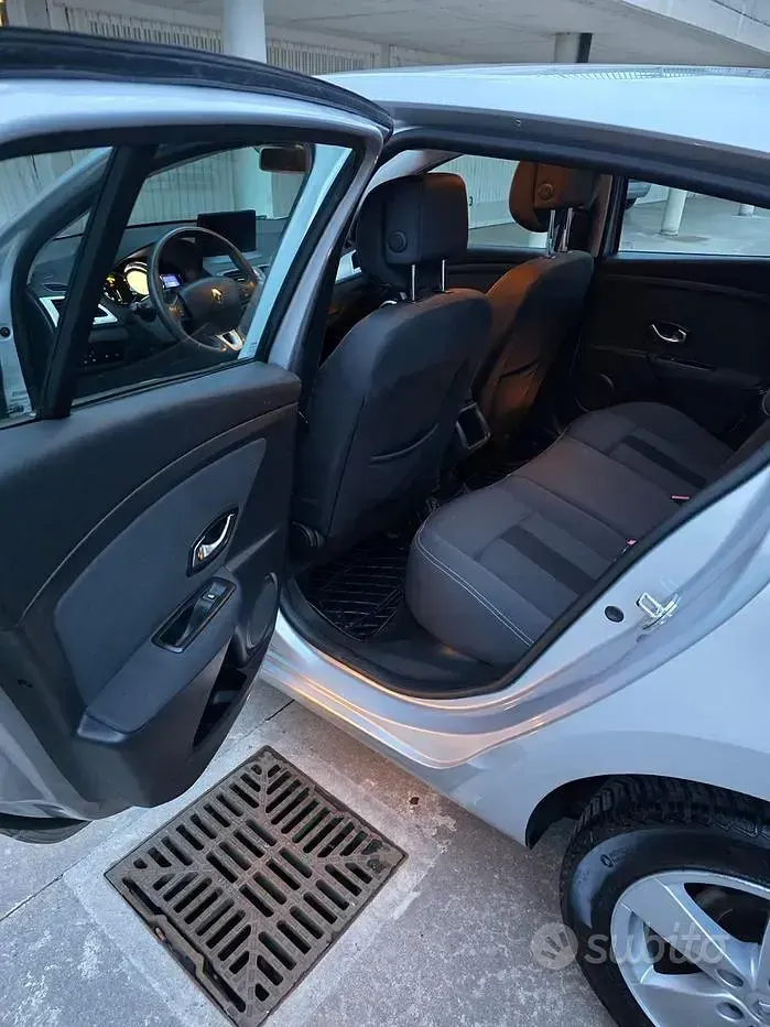 Usata Renault Mégane III Dynamique 110 CV (80 kW) 2010 Grigio Utilitaria
