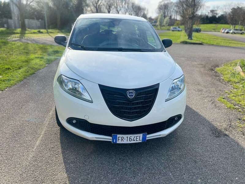 Usata Lancia Ypsilon Platinum 69 CV (50 kW) 2018 Bianco Utilitaria