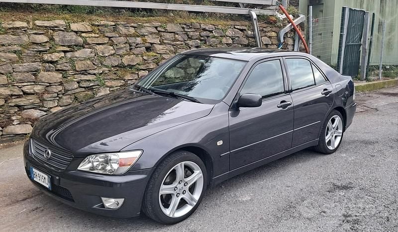 Usata Lexus IS200 2000 Grigio Berlina