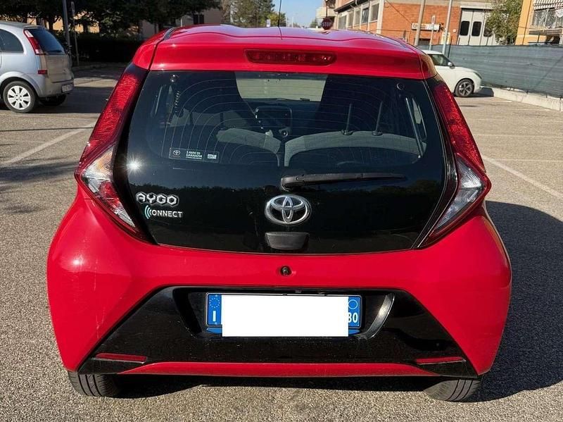 Usata Toyota Aygo 72 CV (52 kW) 2020 Rosso Utilitaria