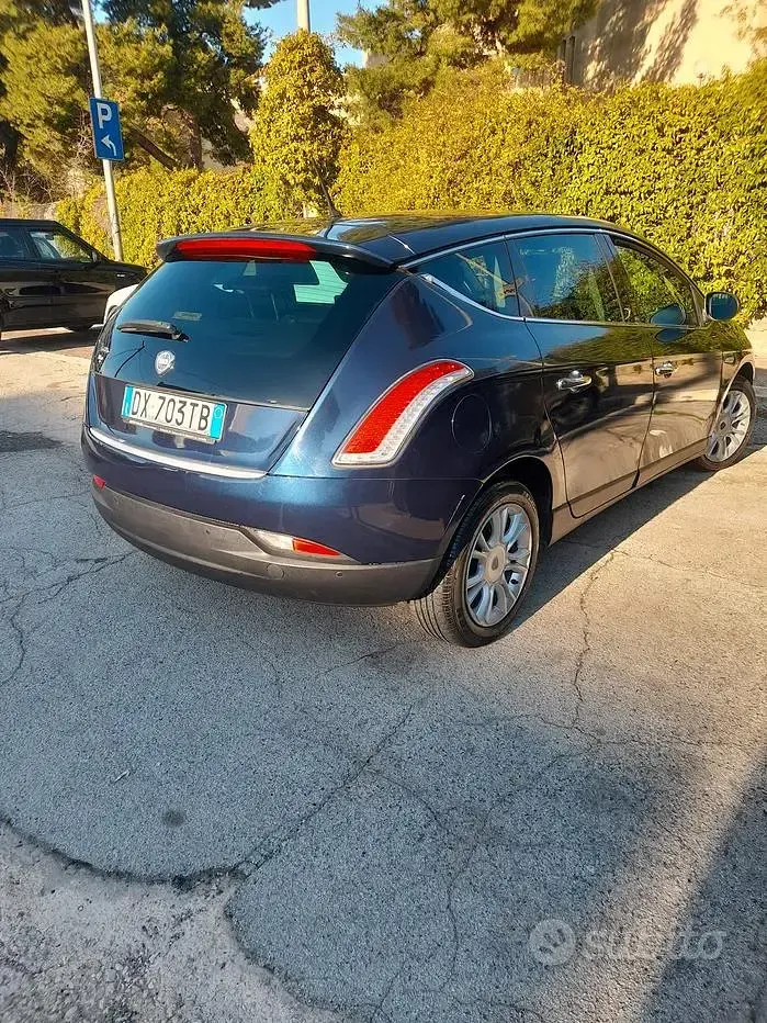 Usata Lancia Delta 120 CV (88 kW) 2009 Utilitaria