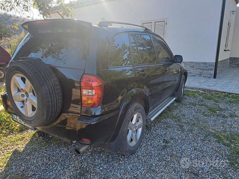 Usata Toyota RAV4 128 CV (94 kW) 2004 Berlina