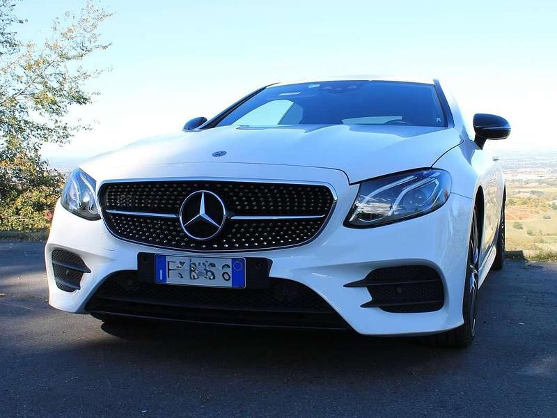 Usata Mercedes E220 AMG 194 CV (142 kW) 2017 Bianco Coupé