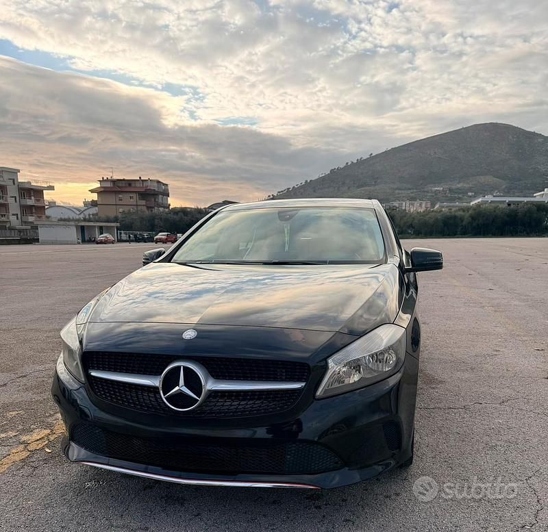 Usata Mercedes A180 Business 109 CV (80 kW) 2016 Nero Berlina