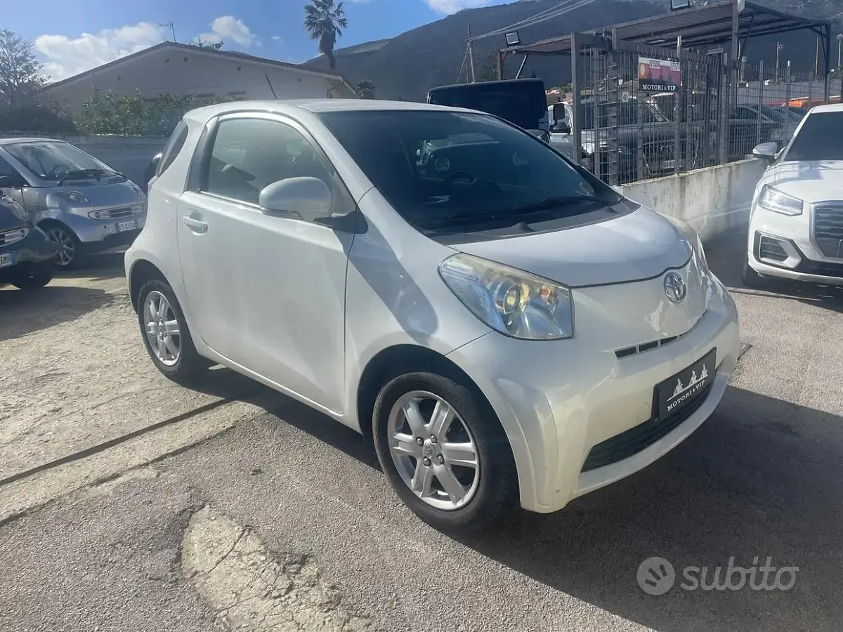 Usata Toyota iQ 68 CV (50 kW) 2009 Bianco Utilitaria