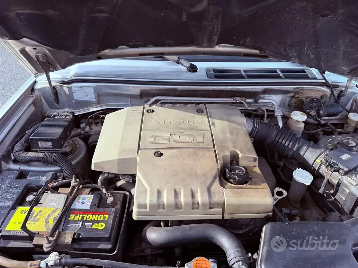 Usata Mitsubishi Pajero 120 CV (88 kW) 2000 Grigio SUV