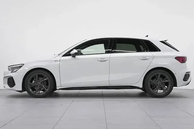 Usado Audi A3 S-Line 150 CV (110 kW) 2023 Blanco Berlina