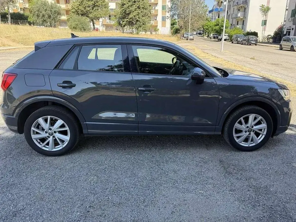 Usata Audi Q2 Business 110 CV (80 kW) 2020 Grigio SUV