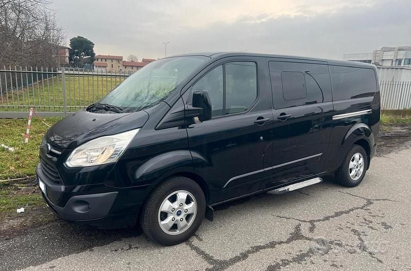 Usata Ford Tourneo Titanium 131 CV (96 kW) 2016 Nero Monovolume