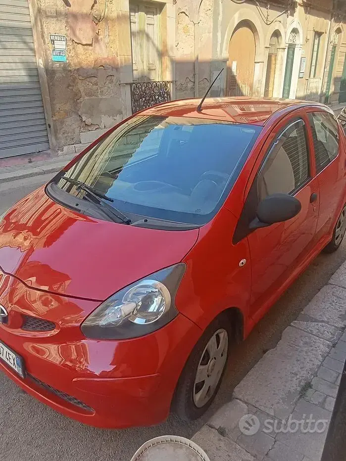 Usata Toyota Aygo 67 CV (49 kW) 2007 Rosso Utilitaria