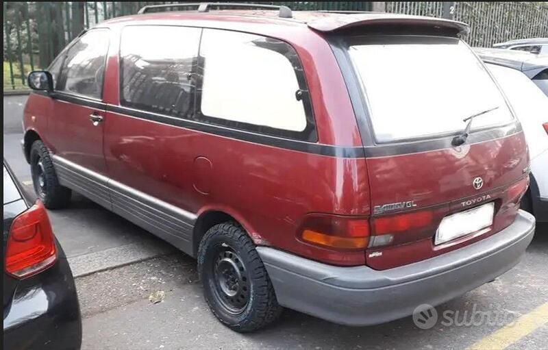 Usata Toyota Previa 135 CV (99 kW) 1993 Rosso Monovolume