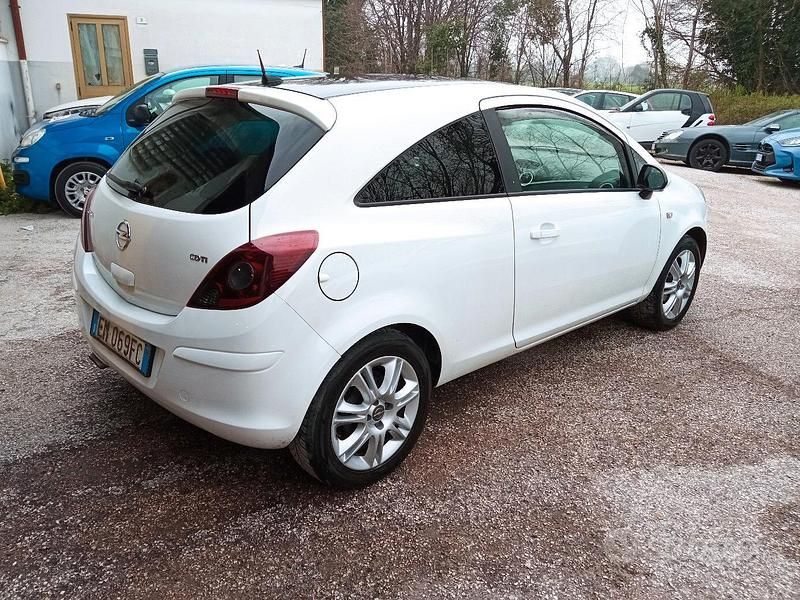 Usata Opel Corsa 95 CV (69 kW) 2012 Bianco Utilitaria