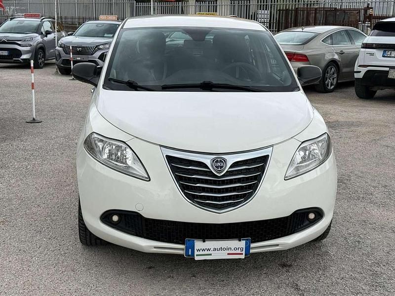 Usata Lancia Ypsilon Silver 95 CV (69 kW) 2013 Bianco Utilitaria