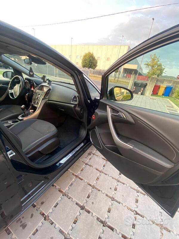 Usata Opel Astra 60 CV (44 kW) 2010 Nero Berlina