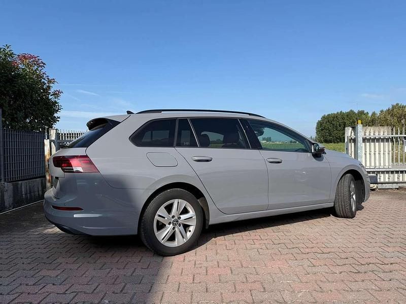 Usata VW Golf VIII Life 150 CV (110 kW) 2023 Grigio pastello Station wagon
