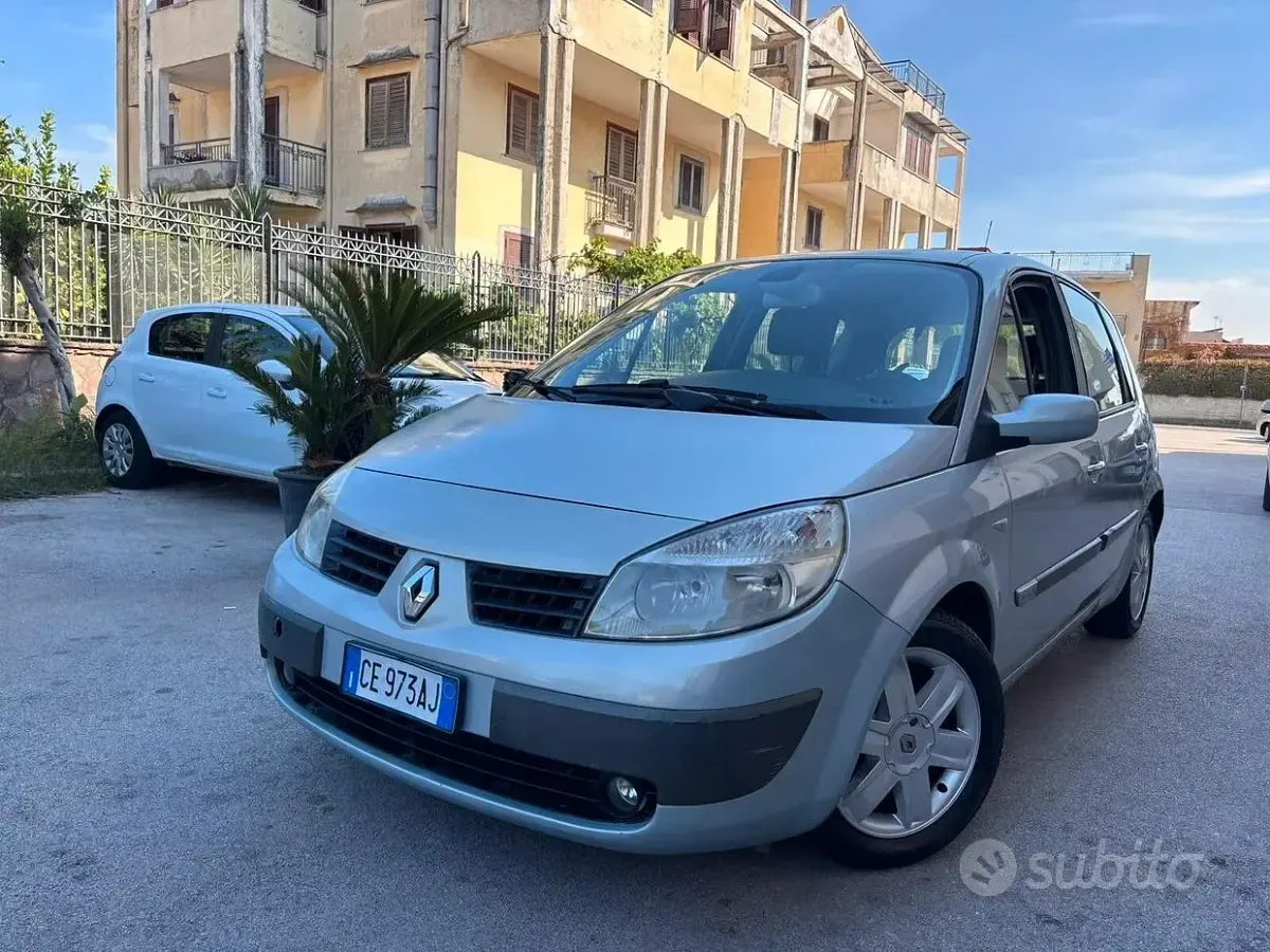 Usata Renault Scénic II Dynamique 112 CV (82 kW) 2003 Grigio Monovolume