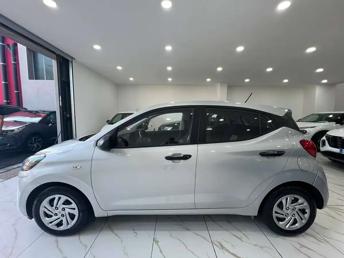 Usata Hyundai i10 Advanced Plus 67 CV (49 kW) 2023 Argento Utilitaria