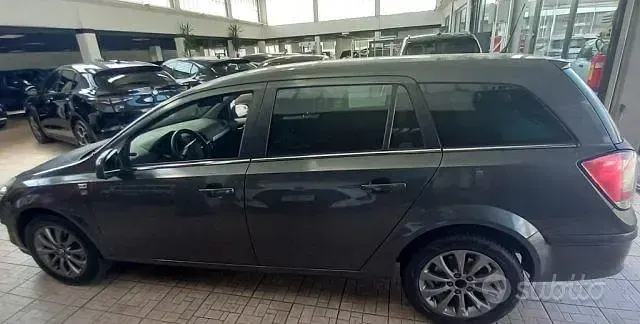 Begagnad Opel Astra 110 HK (80 kW) 2011 Grå Kombi