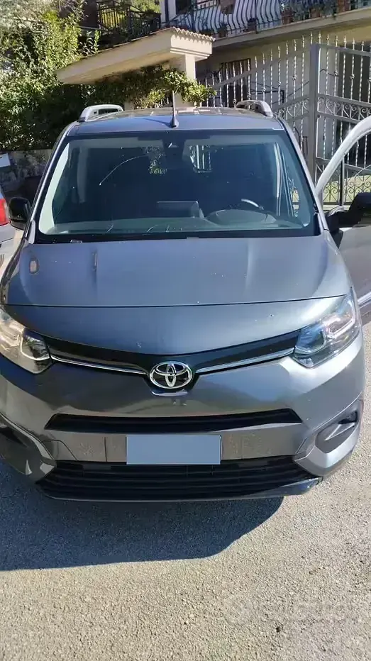 Usata Toyota Proace Verso City 61 kW (84 CV) 2023 Grigio Station wagon