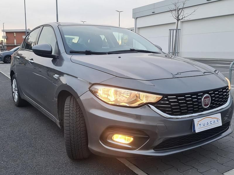 Usata Fiat Tipo Lounge 95 CV (69 kW) 2016 Grigio Berlina