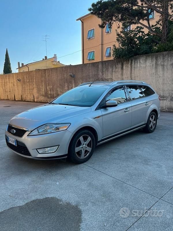 Grigio Usata 2009 Ford Mondeo Station wagon | 4500 € (Molto cara) - Immagine 1/4