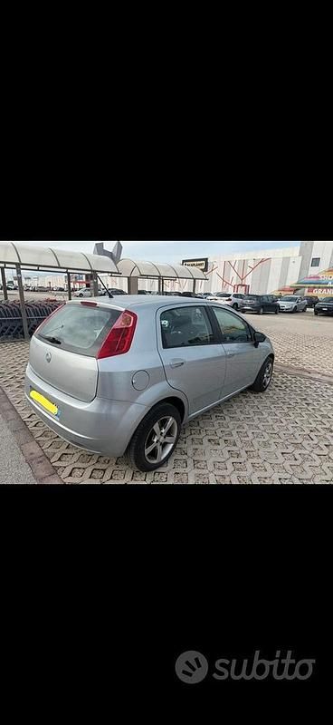Usata Fiat Grande Punto Emotion 120 CV (88 kW) 2007 Grigio Utilitaria