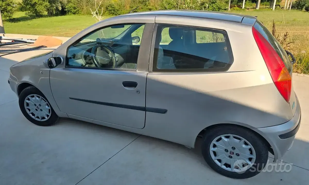 Usata Fiat Punto 80 CV (58 kW) 2001 Grigio Utilitaria