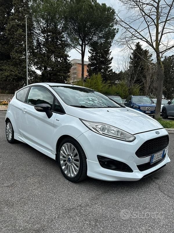 Usata Ford Fiesta ST-Line 95 CV (69 kW) 2016 Bianco Berlina