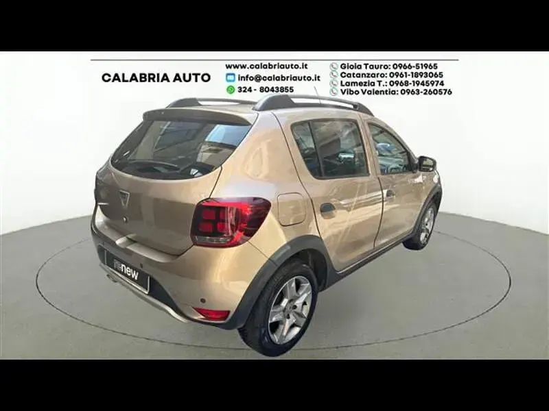 Usata Dacia Sandero Comfort 101 CV (74 kW) 2020 Beige(met.) Utilitaria