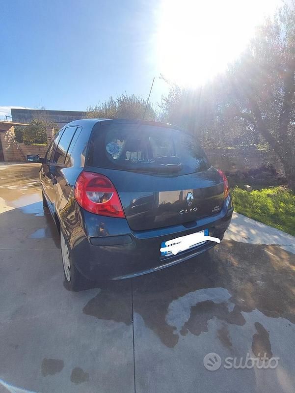 Usata Renault Clio II 82 CV (60 kW) 2006 Grigio Berlina