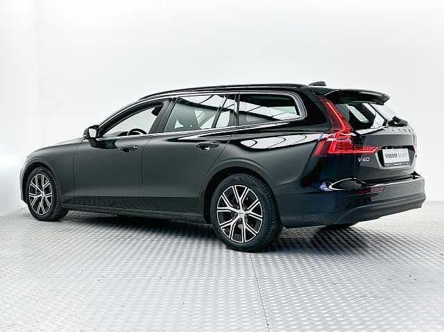 Usata Volvo V60 145 CV (106 kW) 2023 Nero Station wagon