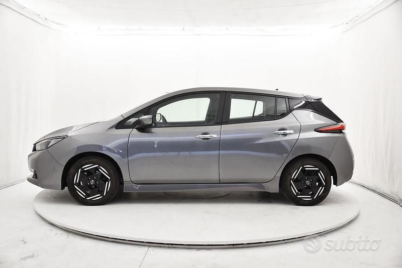Usata Nissan Leaf Acenta 110 kW (150 CV) 2023 Dark metal grey Utilitaria