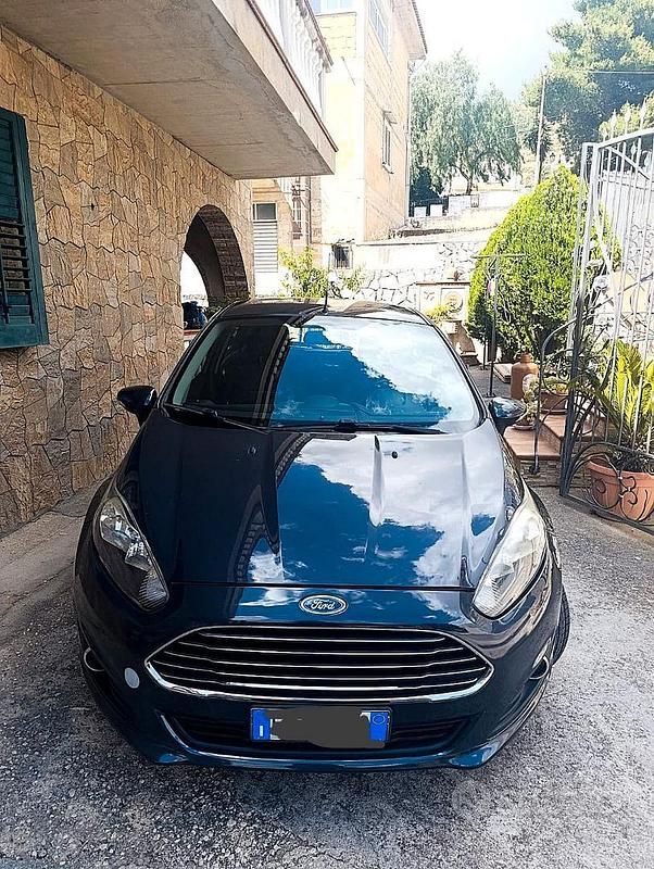 Usata Ford Fiesta 75 CV (55 kW) 2012 Blu Utilitaria