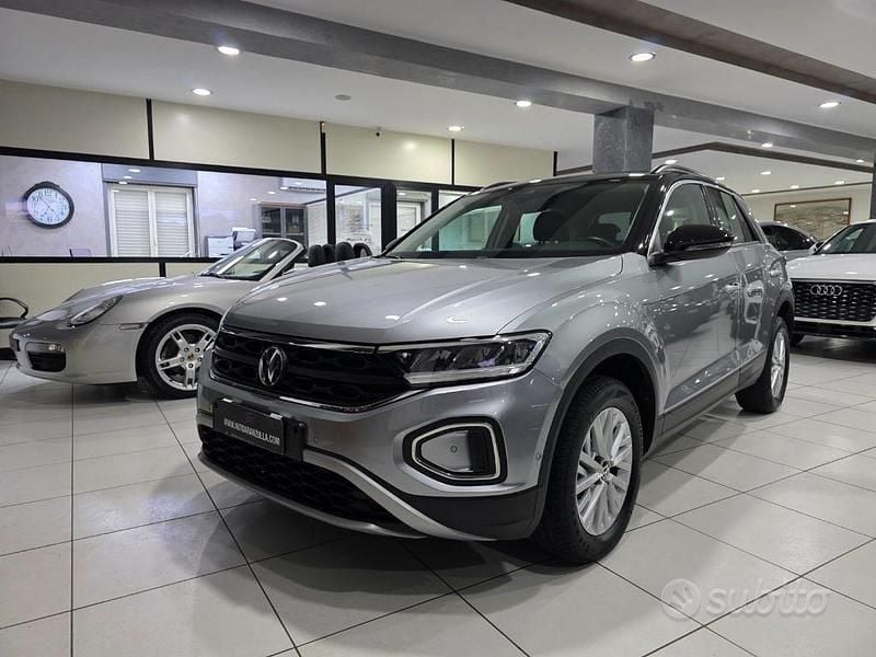 Usata VW T-Roc Life 116 CV (85 kW) 2023 Grigio SUV