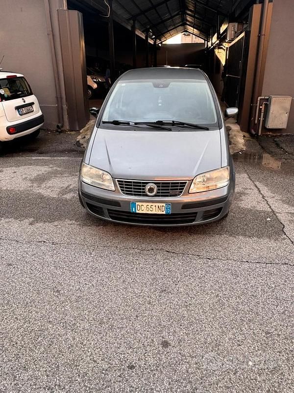 Usata Fiat Idea 101 CV (74 kW) 2006 Grigio Monovolume