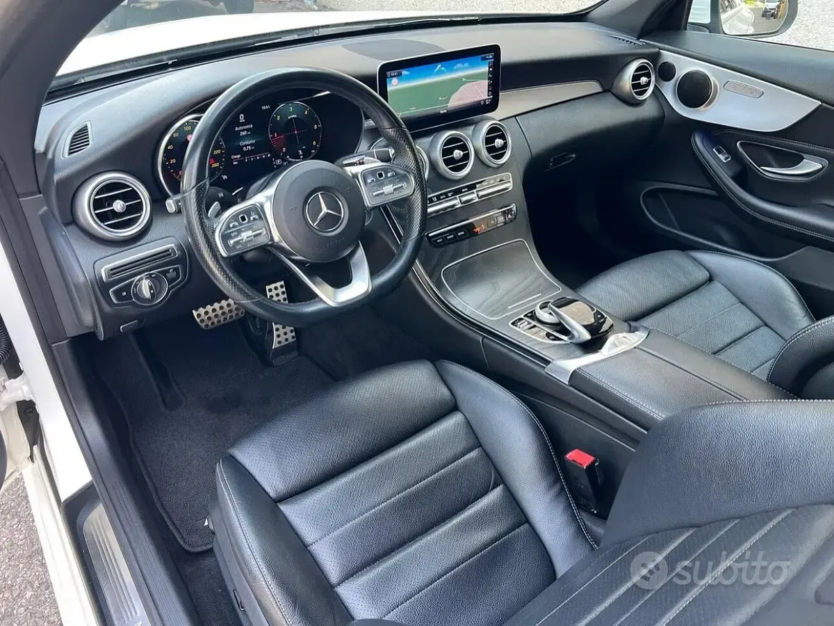Usata Mercedes C220 AMG line 194 CV (142 kW) 2019 Bianco Cabrio