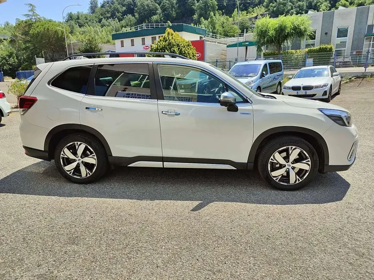 Usata Subaru Forester Premium 150 CV (110 kW) 2020 Crystal white pearl SUV