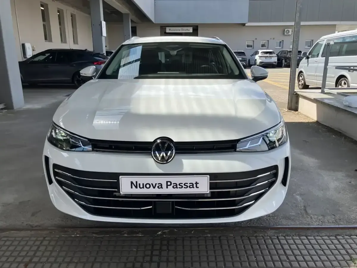 Nuova VW Passat Business 204 CV (150 kW) 2025 Pure white Station wagon