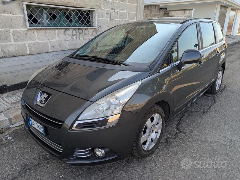 Usata Peugeot 5008 115 CV (84 kW) 2013 Grigio Monovolume
