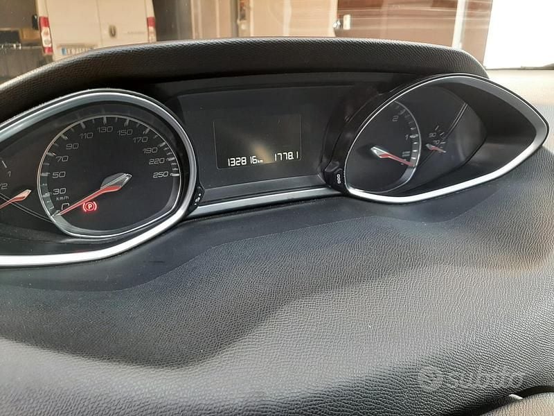 Usata Peugeot 308 116 CV (85 kW) 2015 Blu Berlina