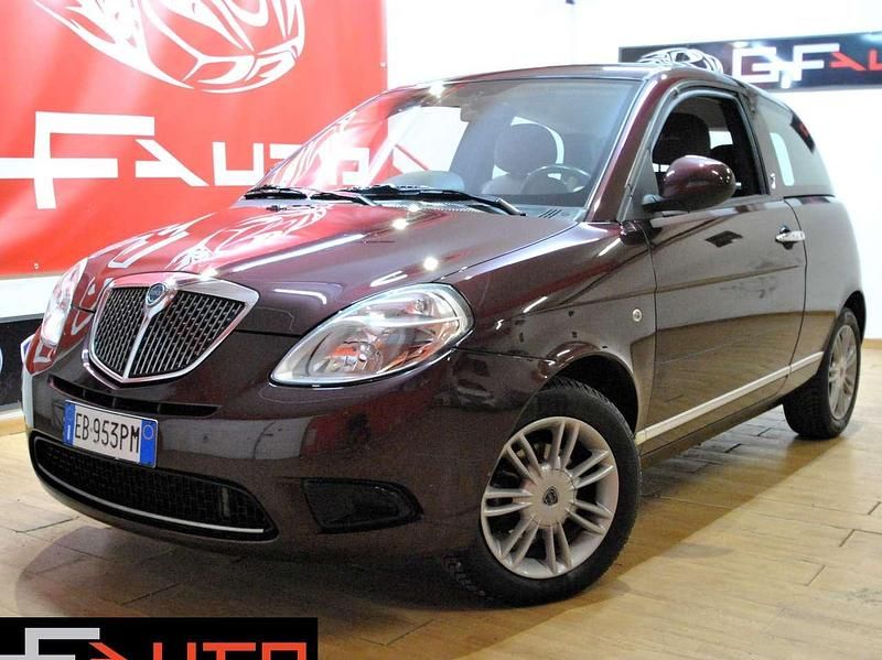 Rosso Usata 2010 Lancia Ypsilon Due volumi | 3500 € (Buon prezzo) - Immagine 1/4