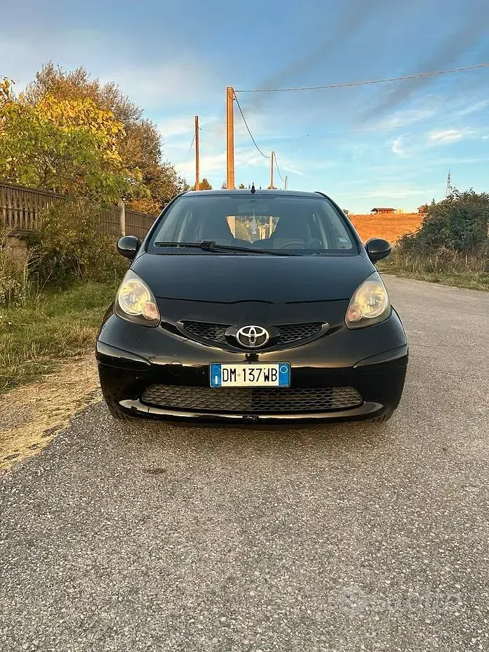 Usata Toyota Aygo 68 CV (50 kW) 2007 Nero Utilitaria