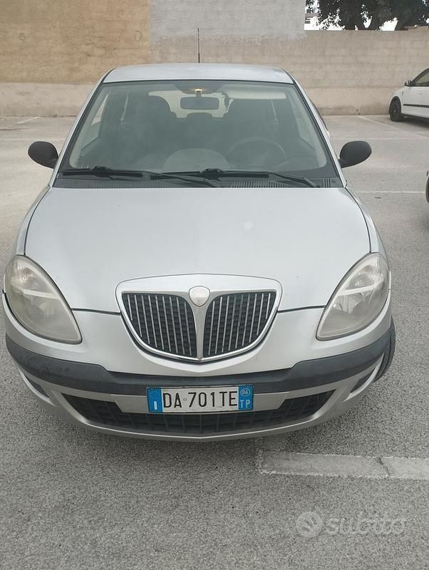 Usata Lancia Ypsilon 75 CV (55 kW) 2006 Grigio Utilitaria